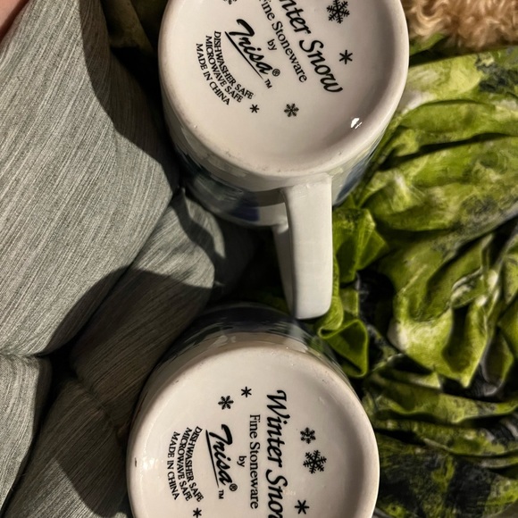 Set of 2 Winter Snow Fine Stoneware snowmen mugs - Picture 4 of 10